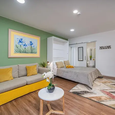 アパート Zizas House *